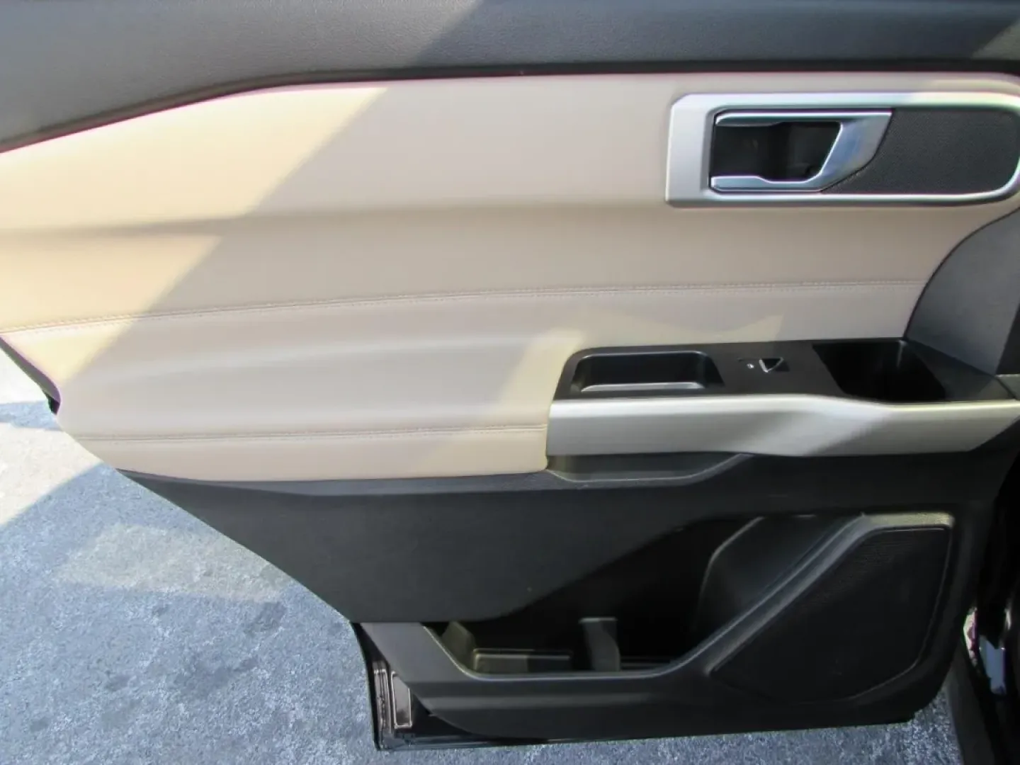 2022 /Sandstone Ford Explorer XLT (1FMSK8DH9NG) with an 2.3L L4 DOHC 16V engine, Automatic transmission, located at 12836 Highway 21, De Soto, MO, 63020, (636) 337-7777, 38.151867, -90.575615 - **Unleash Your Adventurous Spirit with the 2022 Ford Explorer XLT - Perfect for Family Road Trips and Weekend Getaways!**<br /> <br /> Are you searching for the ultimate vehicle to elevate your family adventures or weekend trips? Look no further than the stunning 2022 Ford Explorer XLT, available no - Photo#23