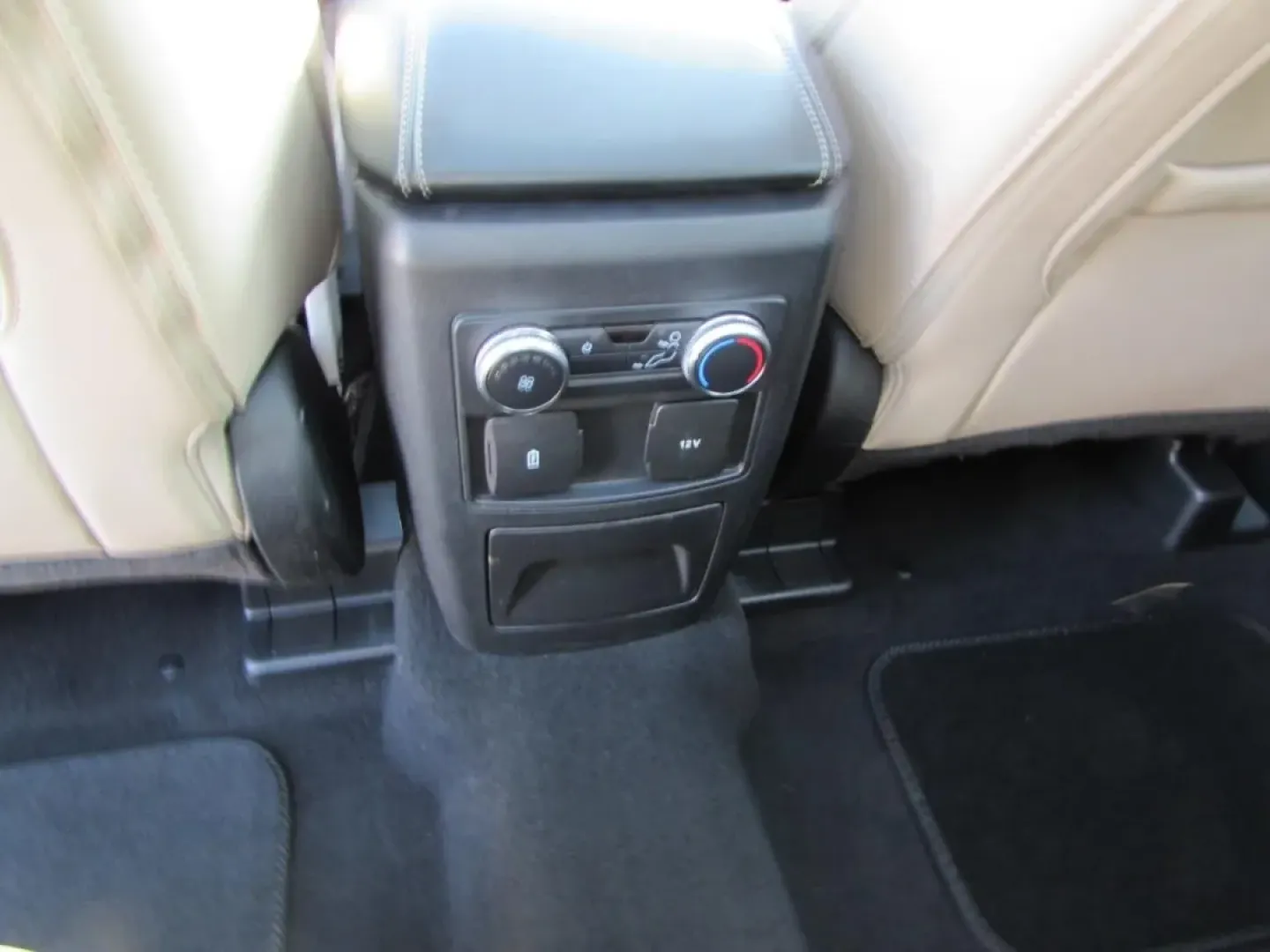 2022 /Sandstone Ford Explorer XLT (1FMSK8DH9NG) with an 2.3L L4 DOHC 16V engine, Automatic transmission, located at 12836 Highway 21, De Soto, MO, 63020, (636) 337-7777, 38.151867, -90.575615 - **Unleash Your Adventurous Spirit with the 2022 Ford Explorer XLT - Perfect for Family Road Trips and Weekend Getaways!**<br /> <br /> Are you searching for the ultimate vehicle to elevate your family adventures or weekend trips? Look no further than the stunning 2022 Ford Explorer XLT, available no - Photo#25