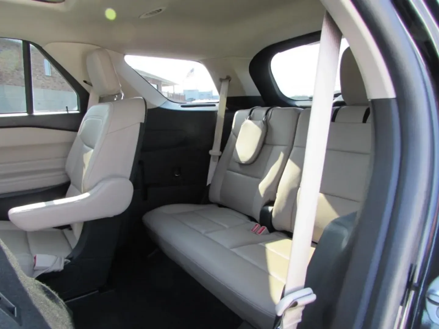 2022 /Sandstone Ford Explorer XLT (1FMSK8DH9NG) with an 2.3L L4 DOHC 16V engine, Automatic transmission, located at 12836 Highway 21, De Soto, MO, 63020, (636) 337-7777, 38.151867, -90.575615 - **Unleash Your Adventurous Spirit with the 2022 Ford Explorer XLT - Perfect for Family Road Trips and Weekend Getaways!**<br /> <br /> Are you searching for the ultimate vehicle to elevate your family adventures or weekend trips? Look no further than the stunning 2022 Ford Explorer XLT, available no - Photo#26