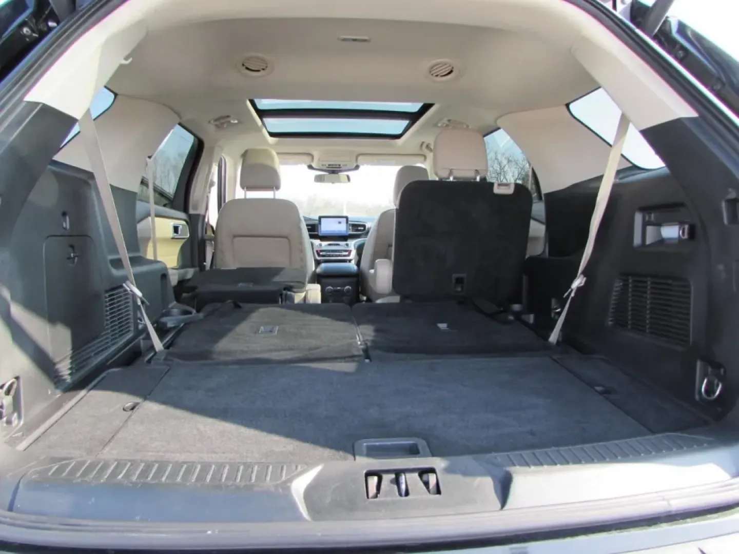 2022 /Sandstone Ford Explorer XLT (1FMSK8DH9NG) with an 2.3L L4 DOHC 16V engine, Automatic transmission, located at 12836 Highway 21, De Soto, MO, 63020, (636) 337-7777, 38.151867, -90.575615 - **Unleash Your Adventurous Spirit with the 2022 Ford Explorer XLT - Perfect for Family Road Trips and Weekend Getaways!**<br /> <br /> Are you searching for the ultimate vehicle to elevate your family adventures or weekend trips? Look no further than the stunning 2022 Ford Explorer XLT, available no - Photo#31