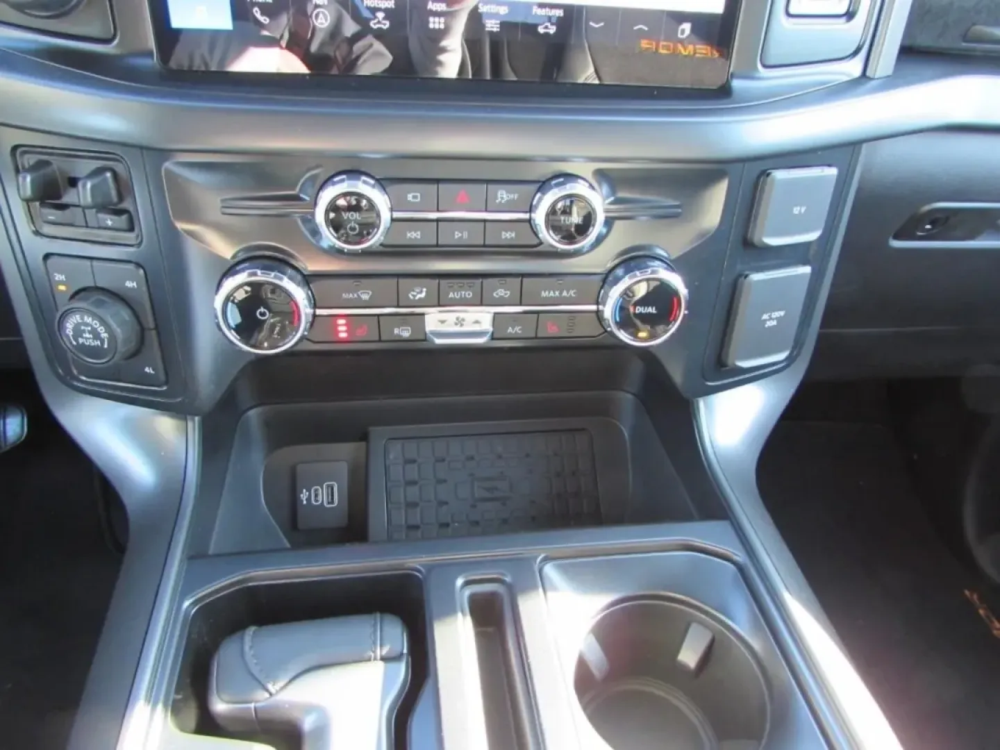 2025 /Black Ford F-150 Tremor (1FTFW4L52SF) with an 5.0L V8 engine, Automatic transmission, located at 12836 Highway 21, De Soto, MO, 63020, (636) 337-7777, 38.151867, -90.575615 - **Unleash Your Adventurous Spirit with the 2025 Ford F-150 Tremor at Pettus Ford De Soto!**<br /> <br /> Are you ready to take your weekend adventures and daily commutes to the next level? Whether you're a thrill-seeker heading off the beaten path or a hardworking professional needing a reliable tru - Photo#25