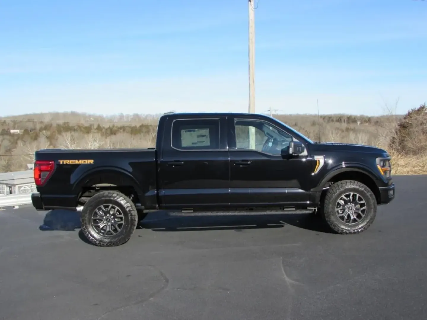 2025 /Black Ford F-150 Tremor (1FTFW4L52SF) with an 5.0L V8 engine, Automatic transmission, located at 12836 Highway 21, De Soto, MO, 63020, (636) 337-7777, 38.151867, -90.575615 - **Unleash Your Adventurous Spirit with the 2025 Ford F-150 Tremor at Pettus Ford De Soto!**<br /> <br /> Are you ready to take your weekend adventures and daily commutes to the next level? Whether you're a thrill-seeker heading off the beaten path or a hardworking professional needing a reliable tru - Photo#7
