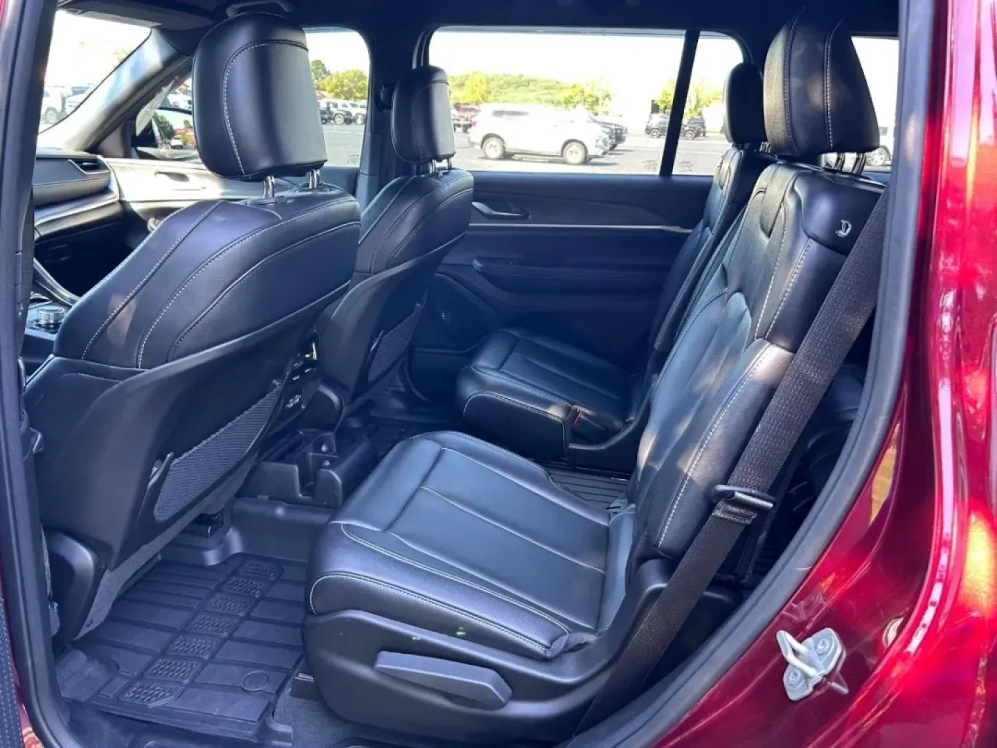 2024 /Global Black Leather Jeep Grand Cherokee Limited (1C4RJKBG0R8) with an 3.6L V6 24V VVT UPG I engine, located at 970 Woodlawn Dr., Farmington, MO, 63640, (573) 431-7800, 37.825642, -90.468674 - Unlock the ultimate adventure with the 2024 Jeep Grand Cherokee Limited, the perfect companion for your weekend getaways and daily commutes alike. Whether you're navigating the bustling streets of Farmington, MO, or heading out for a family camping trip, this SUV delivers the versatility, comfort, a - Photo#10
