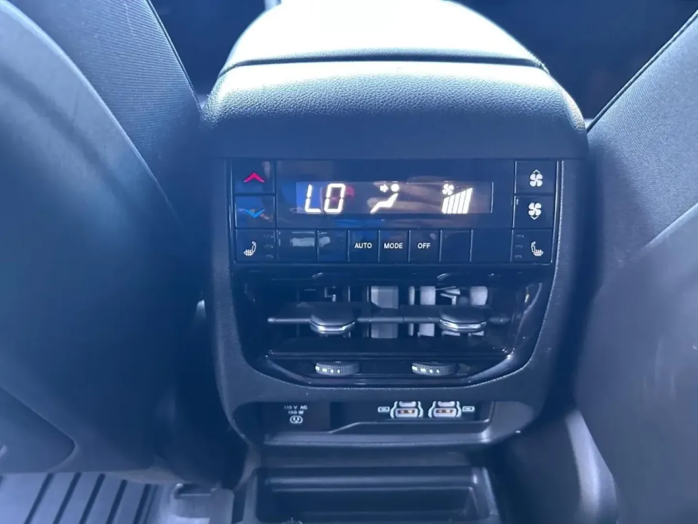 2024 /Global Black Leather Jeep Grand Cherokee Limited (1C4RJKBG0R8) with an 3.6L V6 24V VVT UPG I engine, located at 970 Woodlawn Dr., Farmington, MO, 63640, (573) 431-7800, 37.825642, -90.468674 - Unlock the ultimate adventure with the 2024 Jeep Grand Cherokee Limited, the perfect companion for your weekend getaways and daily commutes alike. Whether you're navigating the bustling streets of Farmington, MO, or heading out for a family camping trip, this SUV delivers the versatility, comfort, a - Photo#11