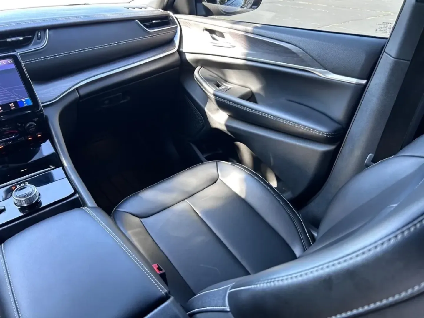 2024 /Global Black Leather Jeep Grand Cherokee Limited (1C4RJKBG0R8) with an 3.6L V6 24V VVT UPG I engine, located at 970 Woodlawn Dr., Farmington, MO, 63640, (573) 431-7800, 37.825642, -90.468674 - Unlock the ultimate adventure with the 2024 Jeep Grand Cherokee Limited, the perfect companion for your weekend getaways and daily commutes alike. Whether you're navigating the bustling streets of Farmington, MO, or heading out for a family camping trip, this SUV delivers the versatility, comfort, a - Photo#19