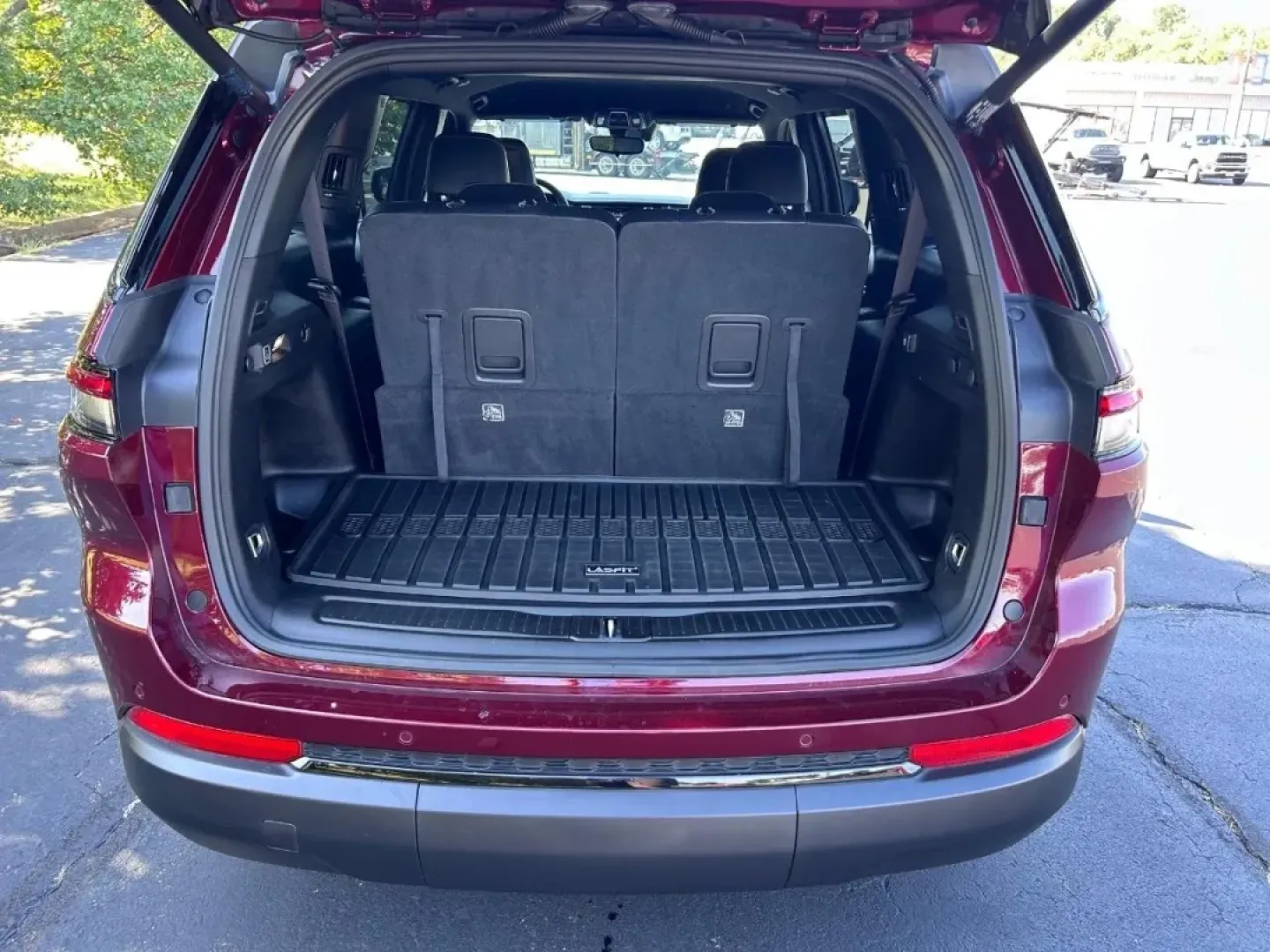 2024 /Global Black Leather Jeep Grand Cherokee Limited (1C4RJKBG0R8) with an 3.6L V6 24V VVT UPG I engine, located at 970 Woodlawn Dr., Farmington, MO, 63640, (573) 431-7800, 37.825642, -90.468674 - Unlock the ultimate adventure with the 2024 Jeep Grand Cherokee Limited, the perfect companion for your weekend getaways and daily commutes alike. Whether you're navigating the bustling streets of Farmington, MO, or heading out for a family camping trip, this SUV delivers the versatility, comfort, a - Photo#4
