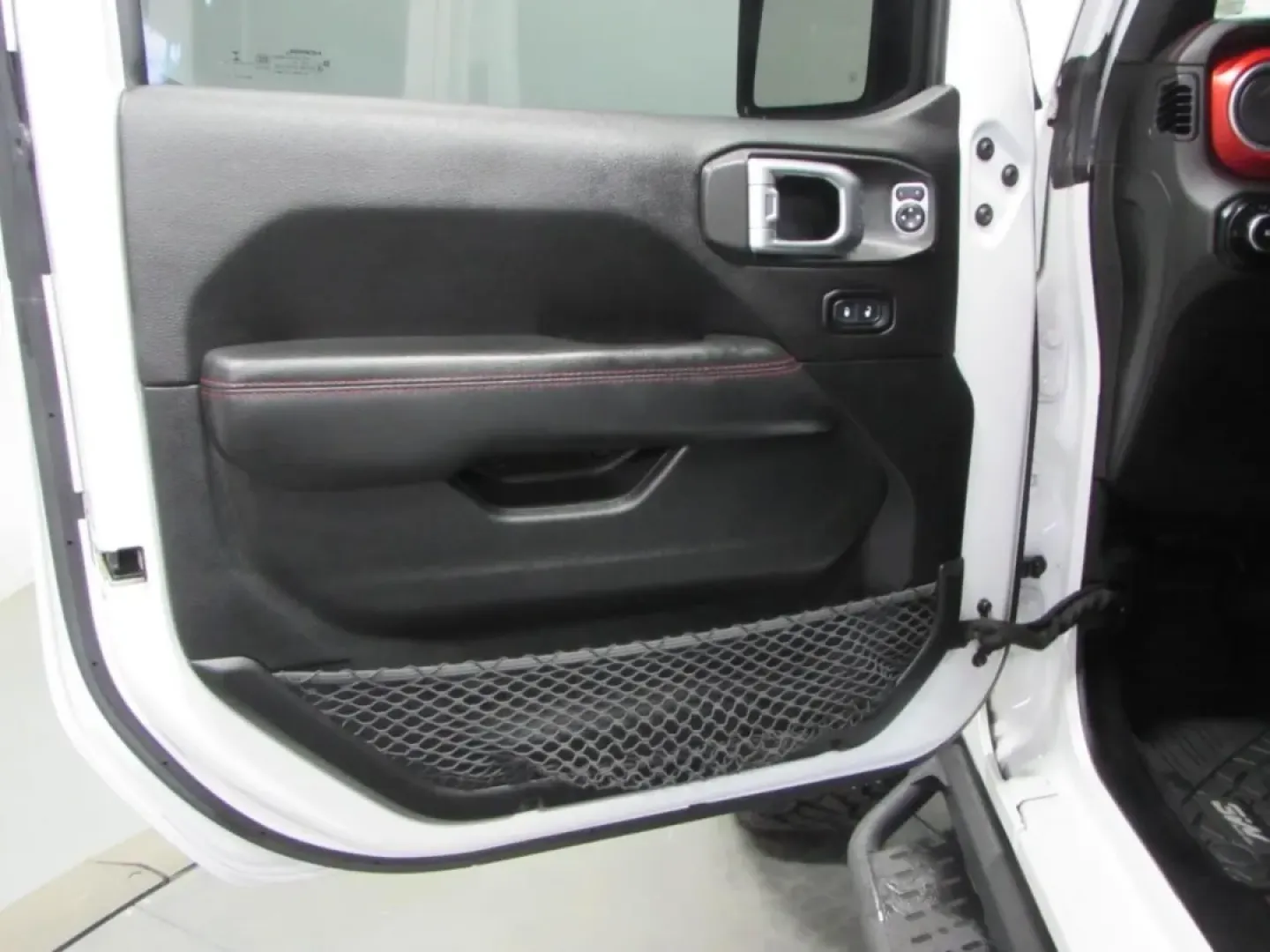 2020 /Black Jeep Wrangler Unlimited Rubicon (1C4HJXFN6LW) with an 2.0L L4 DOHC 16V TURBO engine, 6A transmission, located at 12830 Highway 21, De Soto, MO, 63020, (636) 337-7777, 38.153099, -90.573624 - **Unleash Your Adventurous Spirit with the 2020 Jeep Wrangler Unlimited Rubicon!**<br /> <br /> Are you ready to take on the open road or venture off the beaten path? The 2020 Jeep Wrangler Unlimited Rubicon is the perfect companion for thrill-seekers and families who love weekend getaways! This rug - Photo#9