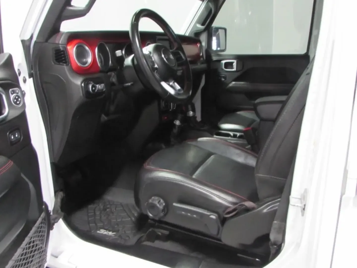 2020 /Black Jeep Wrangler Unlimited Rubicon (1C4HJXFN6LW) with an 2.0L L4 DOHC 16V TURBO engine, 6A transmission, located at 12830 Highway 21, De Soto, MO, 63020, (636) 337-7777, 38.153099, -90.573624 - **Unleash Your Adventurous Spirit with the 2020 Jeep Wrangler Unlimited Rubicon!**<br /> <br /> Are you ready to take on the open road or venture off the beaten path? The 2020 Jeep Wrangler Unlimited Rubicon is the perfect companion for thrill-seekers and families who love weekend getaways! This rug - Photo#10