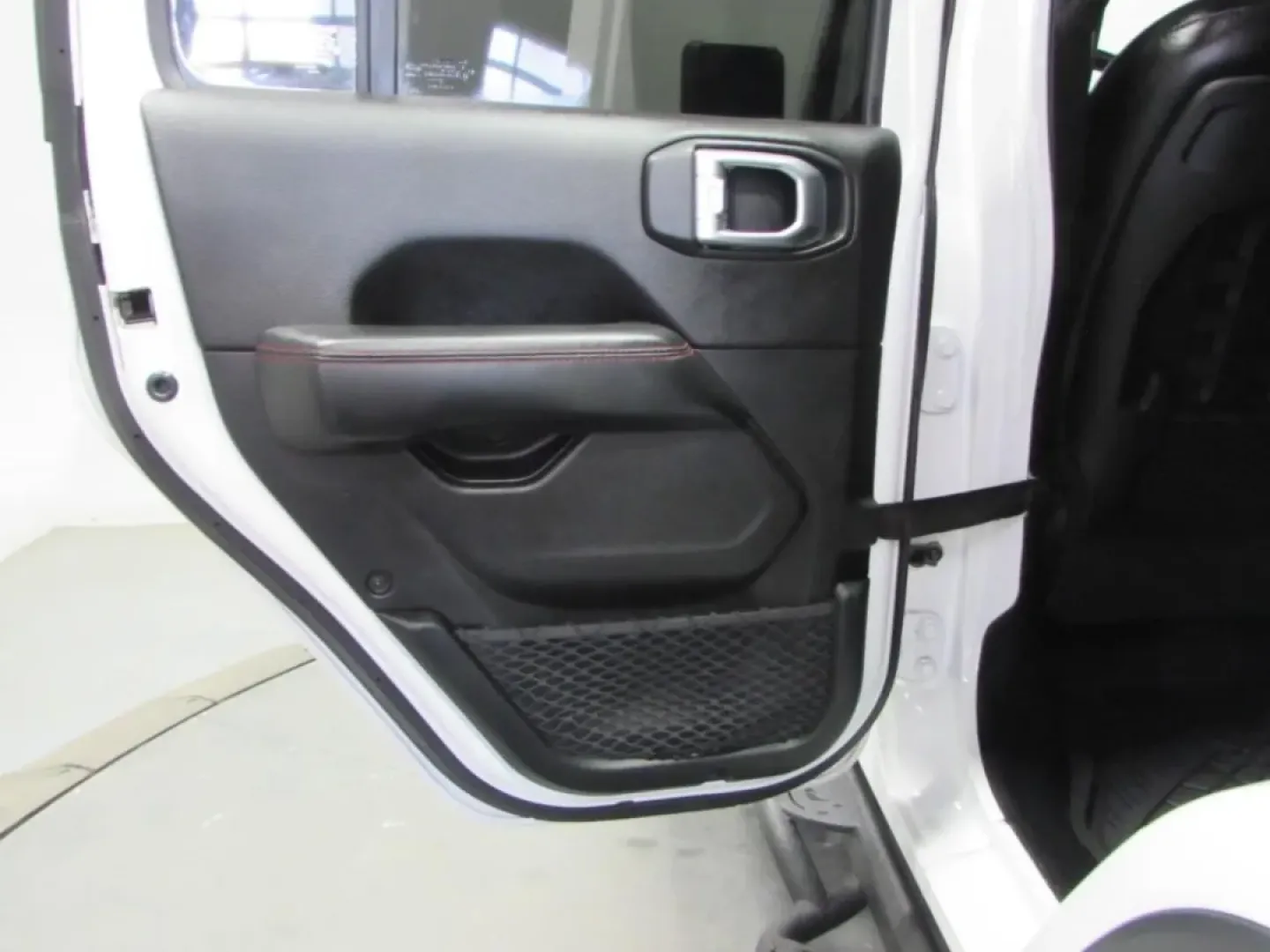 2020 /Black Jeep Wrangler Unlimited Rubicon (1C4HJXFN6LW) with an 2.0L L4 DOHC 16V TURBO engine, 6A transmission, located at 12830 Highway 21, De Soto, MO, 63020, (636) 337-7777, 38.153099, -90.573624 - **Unleash Your Adventurous Spirit with the 2020 Jeep Wrangler Unlimited Rubicon!**<br /> <br /> Are you ready to take on the open road or venture off the beaten path? The 2020 Jeep Wrangler Unlimited Rubicon is the perfect companion for thrill-seekers and families who love weekend getaways! This rug - Photo#11