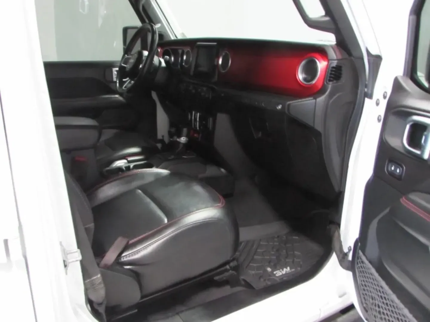 2020 /Black Jeep Wrangler Unlimited Rubicon (1C4HJXFN6LW) with an 2.0L L4 DOHC 16V TURBO engine, 6A transmission, located at 12830 Highway 21, De Soto, MO, 63020, (636) 337-7777, 38.153099, -90.573624 - **Unleash Your Adventurous Spirit with the 2020 Jeep Wrangler Unlimited Rubicon!**<br /> <br /> Are you ready to take on the open road or venture off the beaten path? The 2020 Jeep Wrangler Unlimited Rubicon is the perfect companion for thrill-seekers and families who love weekend getaways! This rug - Photo#14