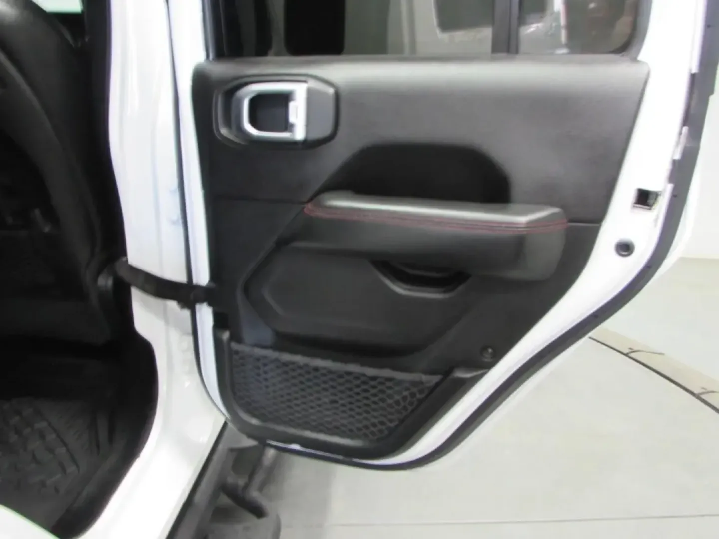 2020 /Black Jeep Wrangler Unlimited Rubicon (1C4HJXFN6LW) with an 2.0L L4 DOHC 16V TURBO engine, 6A transmission, located at 12830 Highway 21, De Soto, MO, 63020, (636) 337-7777, 38.153099, -90.573624 - **Unleash Your Adventurous Spirit with the 2020 Jeep Wrangler Unlimited Rubicon!**<br /> <br /> Are you ready to take on the open road or venture off the beaten path? The 2020 Jeep Wrangler Unlimited Rubicon is the perfect companion for thrill-seekers and families who love weekend getaways! This rug - Photo#15