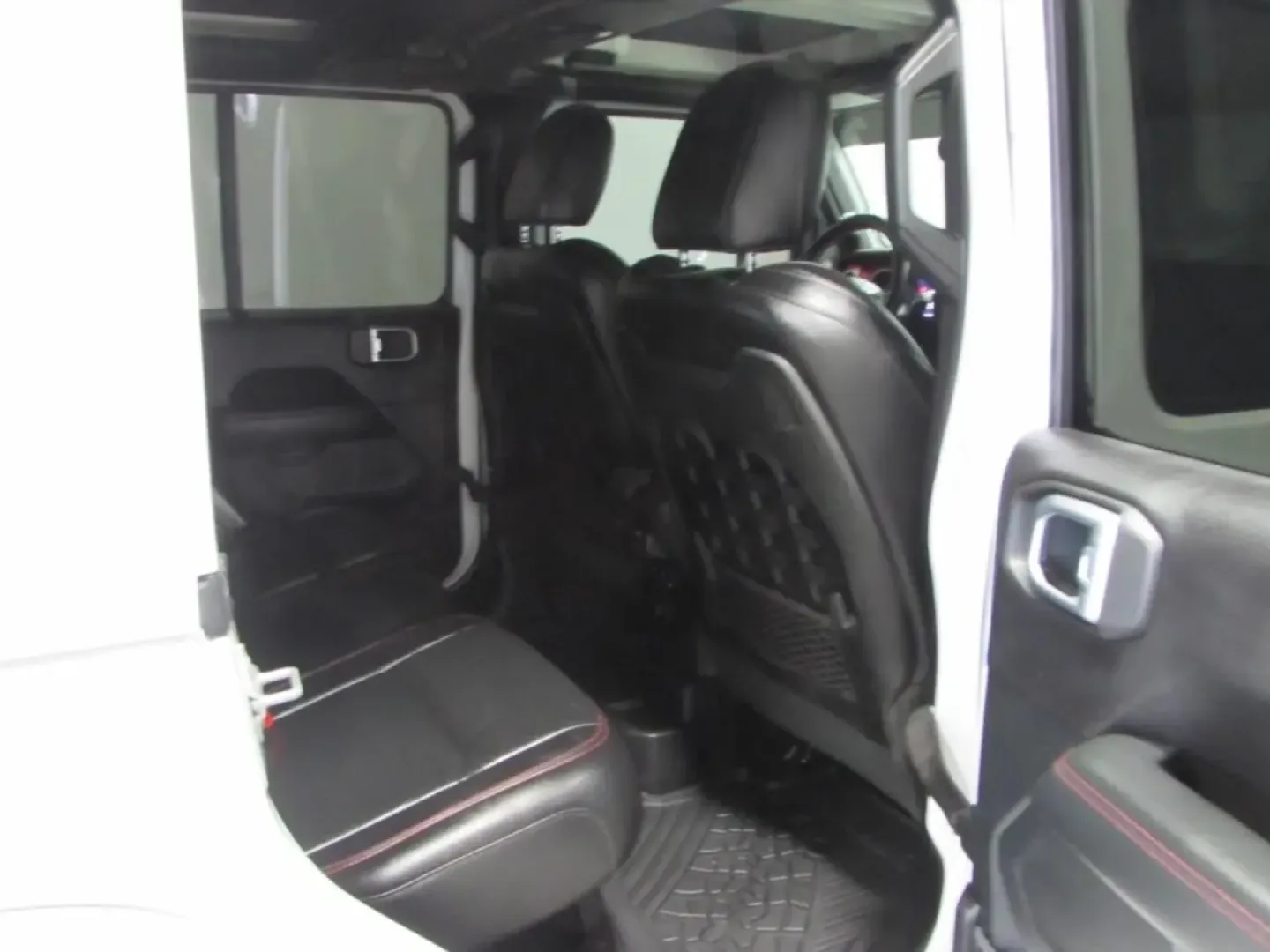 2020 /Black Jeep Wrangler Unlimited Rubicon (1C4HJXFN6LW) with an 2.0L L4 DOHC 16V TURBO engine, 6A transmission, located at 12830 Highway 21, De Soto, MO, 63020, (636) 337-7777, 38.153099, -90.573624 - **Unleash Your Adventurous Spirit with the 2020 Jeep Wrangler Unlimited Rubicon!**<br /> <br /> Are you ready to take on the open road or venture off the beaten path? The 2020 Jeep Wrangler Unlimited Rubicon is the perfect companion for thrill-seekers and families who love weekend getaways! This rug - Photo#16