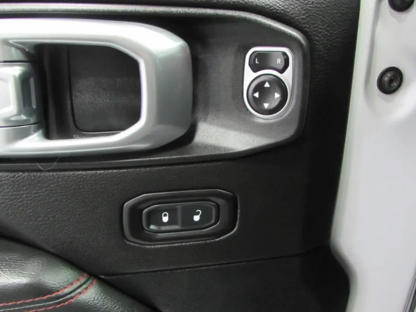 2020 /Black Jeep Wrangler Unlimited Rubicon (1C4HJXFN6LW) with an 2.0L L4 DOHC 16V TURBO engine, 6A transmission, located at 12830 Highway 21, De Soto, MO, 63020, (636) 337-7777, 38.153099, -90.573624 - **Unleash Your Adventurous Spirit with the 2020 Jeep Wrangler Unlimited Rubicon!**<br /> <br /> Are you ready to take on the open road or venture off the beaten path? The 2020 Jeep Wrangler Unlimited Rubicon is the perfect companion for thrill-seekers and families who love weekend getaways! This rug - Photo#18