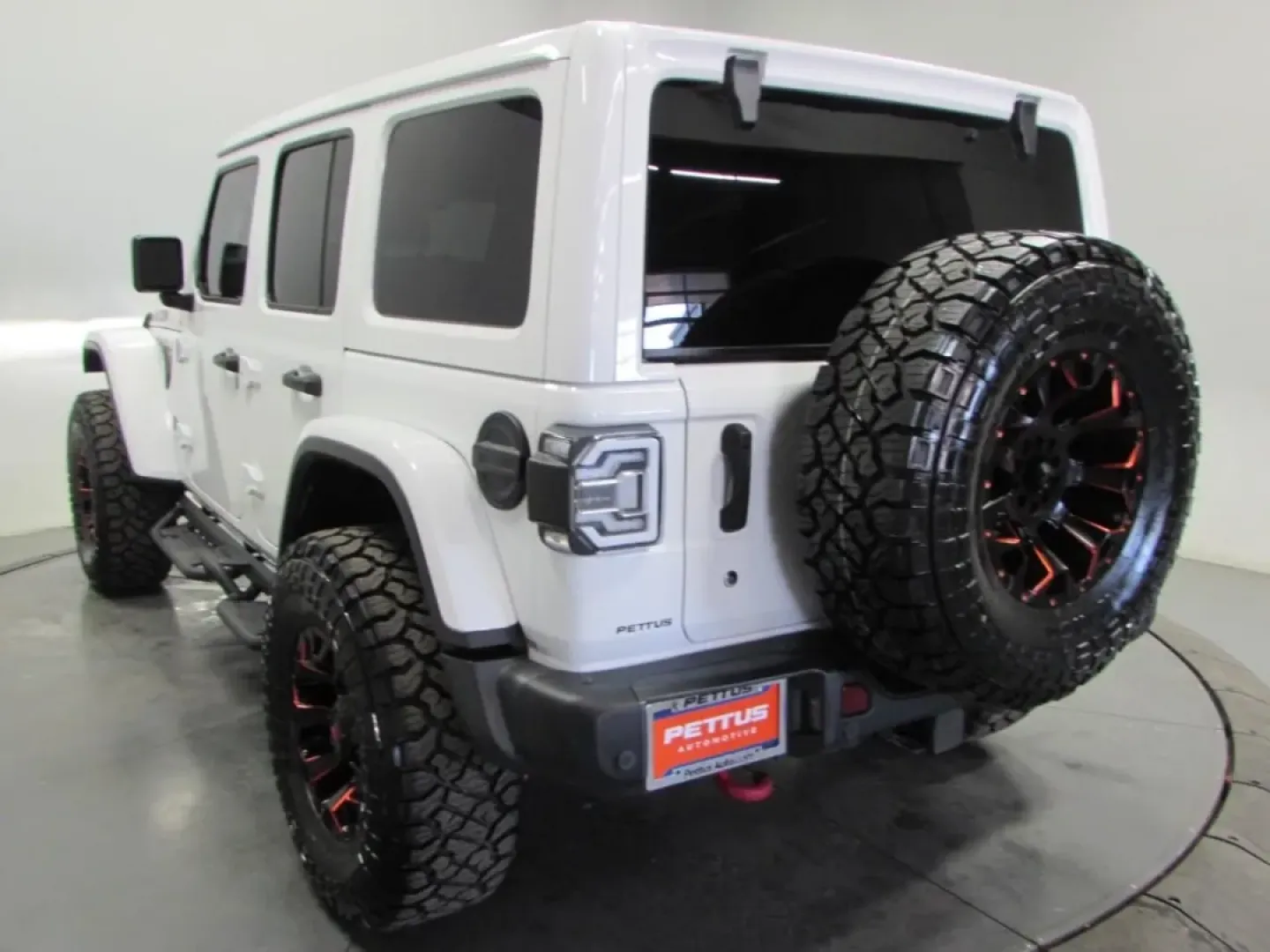 2020 /Black Jeep Wrangler Unlimited Rubicon (1C4HJXFN6LW) with an 2.0L L4 DOHC 16V TURBO engine, 6A transmission, located at 12830 Highway 21, De Soto, MO, 63020, (636) 337-7777, 38.153099, -90.573624 - **Unleash Your Adventurous Spirit with the 2020 Jeep Wrangler Unlimited Rubicon!**<br /> <br /> Are you ready to take on the open road or venture off the beaten path? The 2020 Jeep Wrangler Unlimited Rubicon is the perfect companion for thrill-seekers and families who love weekend getaways! This rug - Photo#5