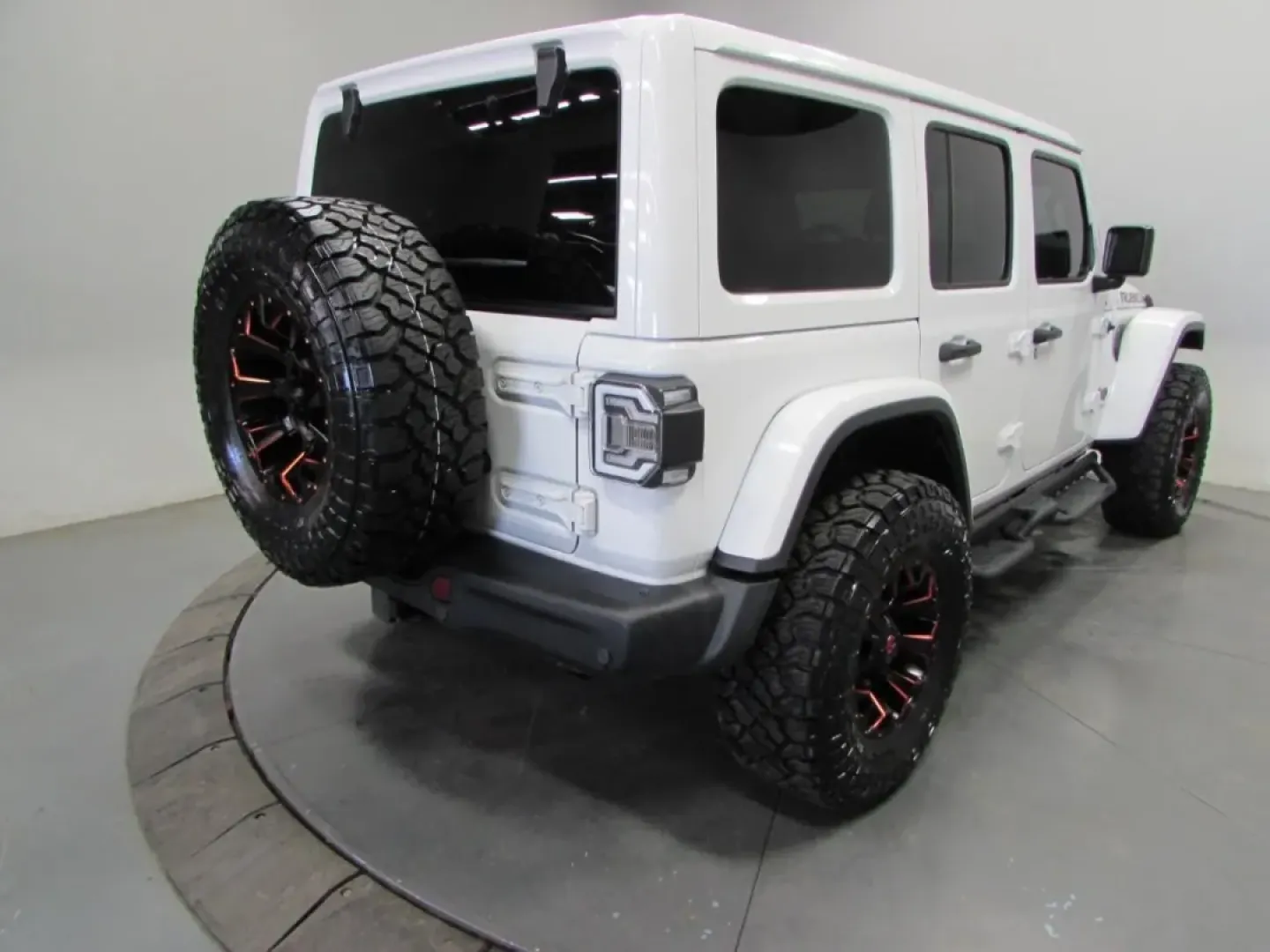 2020 /Black Jeep Wrangler Unlimited Rubicon (1C4HJXFN6LW) with an 2.0L L4 DOHC 16V TURBO engine, 6A transmission, located at 12830 Highway 21, De Soto, MO, 63020, (636) 337-7777, 38.153099, -90.573624 - **Unleash Your Adventurous Spirit with the 2020 Jeep Wrangler Unlimited Rubicon!**<br /> <br /> Are you ready to take on the open road or venture off the beaten path? The 2020 Jeep Wrangler Unlimited Rubicon is the perfect companion for thrill-seekers and families who love weekend getaways! This rug - Photo#7