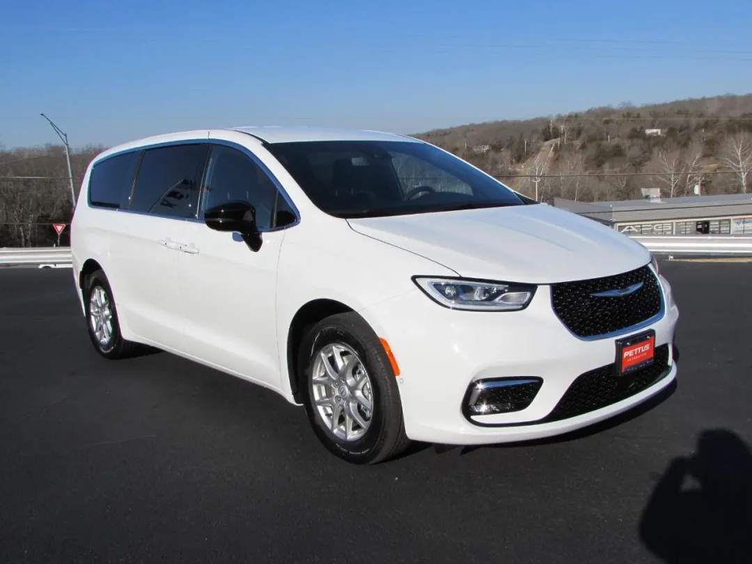 photo of 2026 Chrysler Pacifica Select