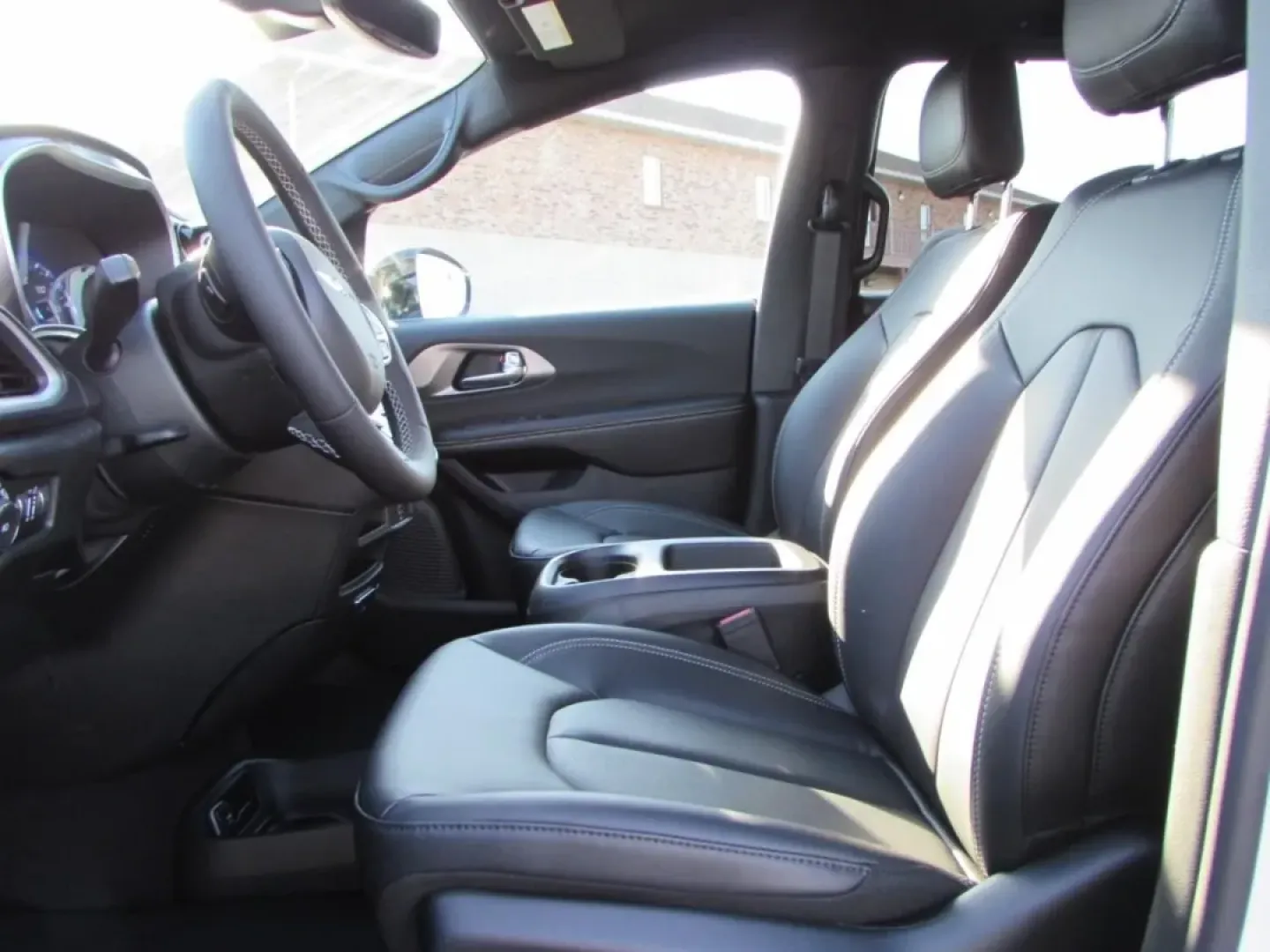 2026 /Black Chrysler Pacifica Select (2C4RC1BG0TR) with an 3.6L V6 DOHC 24V engine, Automatic transmission, located at 12830 Highway 21, De Soto, MO, 63020, (636) 337-7777, 38.153099, -90.573624 - Are you ready to elevate your family's adventures with a vehicle that combines style, comfort, and practicality? Look no further than this stunning 2026 Chrysler Pacifica, available now at Pettus CDJR DeSoto. With just 5 miles on the odometer, this like-new minivan is perfect for growing families, w - Photo#11