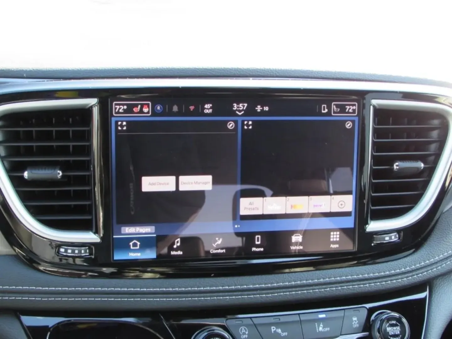 2026 /Black Chrysler Pacifica Select (2C4RC1BG0TR) with an 3.6L V6 DOHC 24V engine, Automatic transmission, located at 12830 Highway 21, De Soto, MO, 63020, (636) 337-7777, 38.153099, -90.573624 - Are you ready to elevate your family's adventures with a vehicle that combines style, comfort, and practicality? Look no further than this stunning 2026 Chrysler Pacifica, available now at Pettus CDJR DeSoto. With just 5 miles on the odometer, this like-new minivan is perfect for growing families, w - Photo#19