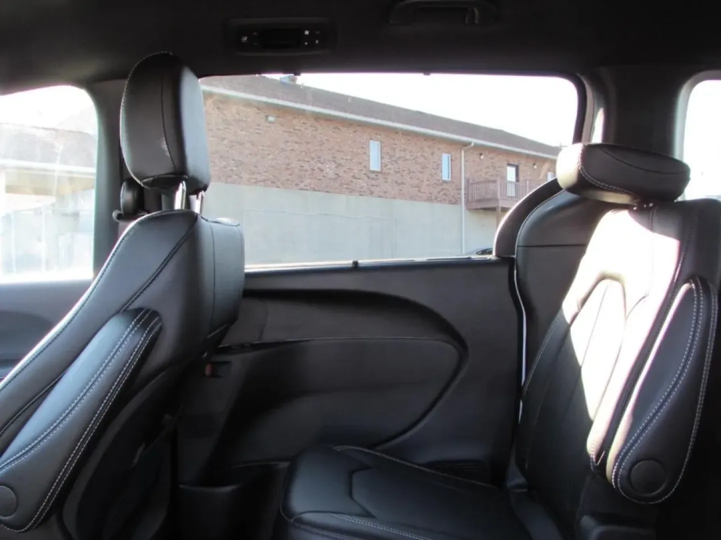 2026 /Black Chrysler Pacifica Select (2C4RC1BG0TR) with an 3.6L V6 DOHC 24V engine, Automatic transmission, located at 12830 Highway 21, De Soto, MO, 63020, (636) 337-7777, 38.153099, -90.573624 - Are you ready to elevate your family's adventures with a vehicle that combines style, comfort, and practicality? Look no further than this stunning 2026 Chrysler Pacifica, available now at Pettus CDJR DeSoto. With just 5 miles on the odometer, this like-new minivan is perfect for growing families, w - Photo#23