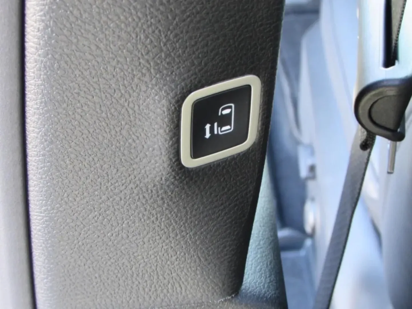 2026 /Black Chrysler Pacifica Select (2C4RC1BG0TR) with an 3.6L V6 DOHC 24V engine, Automatic transmission, located at 12830 Highway 21, De Soto, MO, 63020, (636) 337-7777, 38.153099, -90.573624 - Are you ready to elevate your family's adventures with a vehicle that combines style, comfort, and practicality? Look no further than this stunning 2026 Chrysler Pacifica, available now at Pettus CDJR DeSoto. With just 5 miles on the odometer, this like-new minivan is perfect for growing families, w - Photo#24