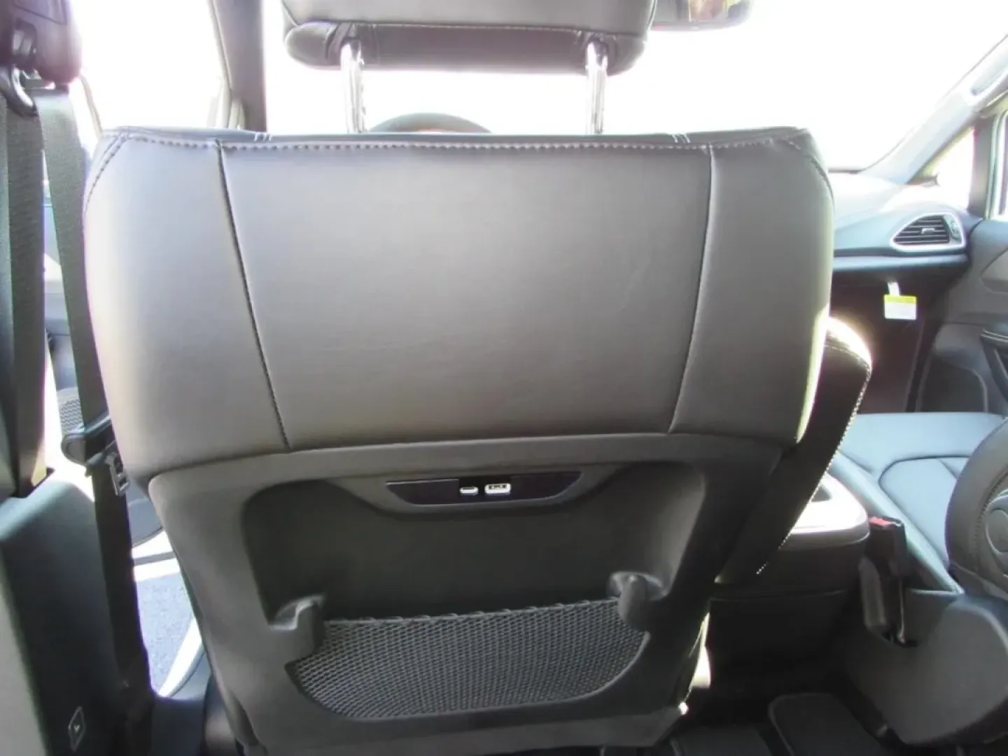 2026 /Black Chrysler Pacifica Select (2C4RC1BG0TR) with an 3.6L V6 DOHC 24V engine, Automatic transmission, located at 12830 Highway 21, De Soto, MO, 63020, (636) 337-7777, 38.153099, -90.573624 - Are you ready to elevate your family's adventures with a vehicle that combines style, comfort, and practicality? Look no further than this stunning 2026 Chrysler Pacifica, available now at Pettus CDJR DeSoto. With just 5 miles on the odometer, this like-new minivan is perfect for growing families, w - Photo#25