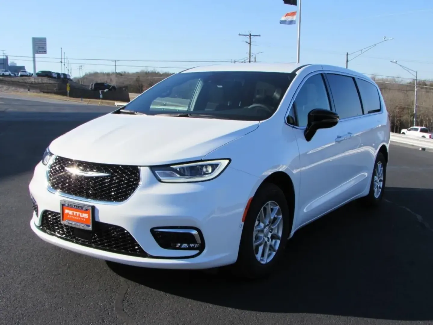 2026 /Black Chrysler Pacifica Select (2C4RC1BG0TR) with an 3.6L V6 DOHC 24V engine, Automatic transmission, located at 12830 Highway 21, De Soto, MO, 63020, (636) 337-7777, 38.153099, -90.573624 - Are you ready to elevate your family's adventures with a vehicle that combines style, comfort, and practicality? Look no further than this stunning 2026 Chrysler Pacifica, available now at Pettus CDJR DeSoto. With just 5 miles on the odometer, this like-new minivan is perfect for growing families, w - Photo#2