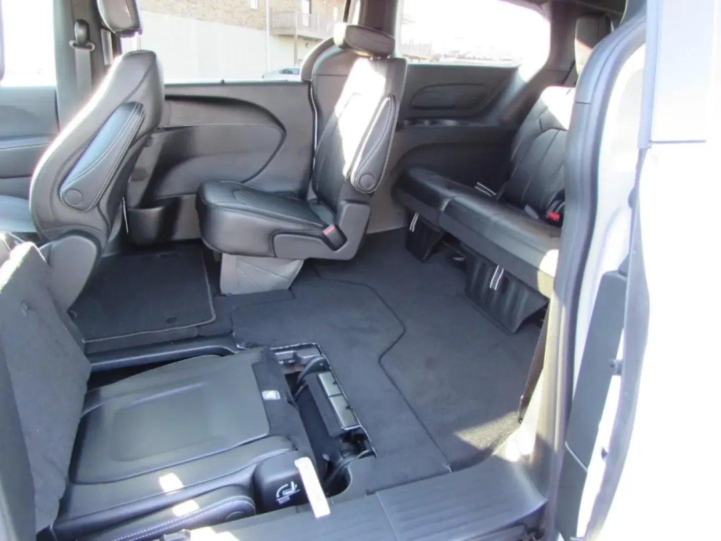 2026 /Black Chrysler Pacifica Select (2C4RC1BG0TR) with an 3.6L V6 DOHC 24V engine, Automatic transmission, located at 12830 Highway 21, De Soto, MO, 63020, (636) 337-7777, 38.153099, -90.573624 - Are you ready to elevate your family's adventures with a vehicle that combines style, comfort, and practicality? Look no further than this stunning 2026 Chrysler Pacifica, available now at Pettus CDJR DeSoto. With just 5 miles on the odometer, this like-new minivan is perfect for growing families, w - Photo#30