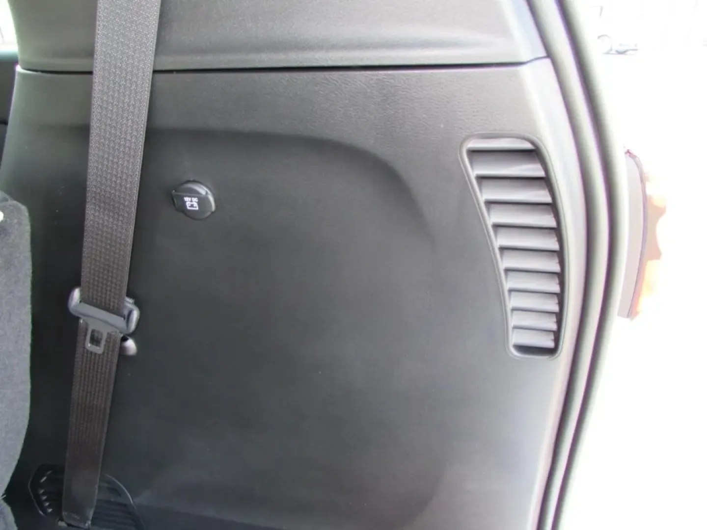 2026 /Black Chrysler Pacifica Select (2C4RC1BG0TR) with an 3.6L V6 DOHC 24V engine, Automatic transmission, located at 12830 Highway 21, De Soto, MO, 63020, (636) 337-7777, 38.153099, -90.573624 - Are you ready to elevate your family's adventures with a vehicle that combines style, comfort, and practicality? Look no further than this stunning 2026 Chrysler Pacifica, available now at Pettus CDJR DeSoto. With just 5 miles on the odometer, this like-new minivan is perfect for growing families, w - Photo#33