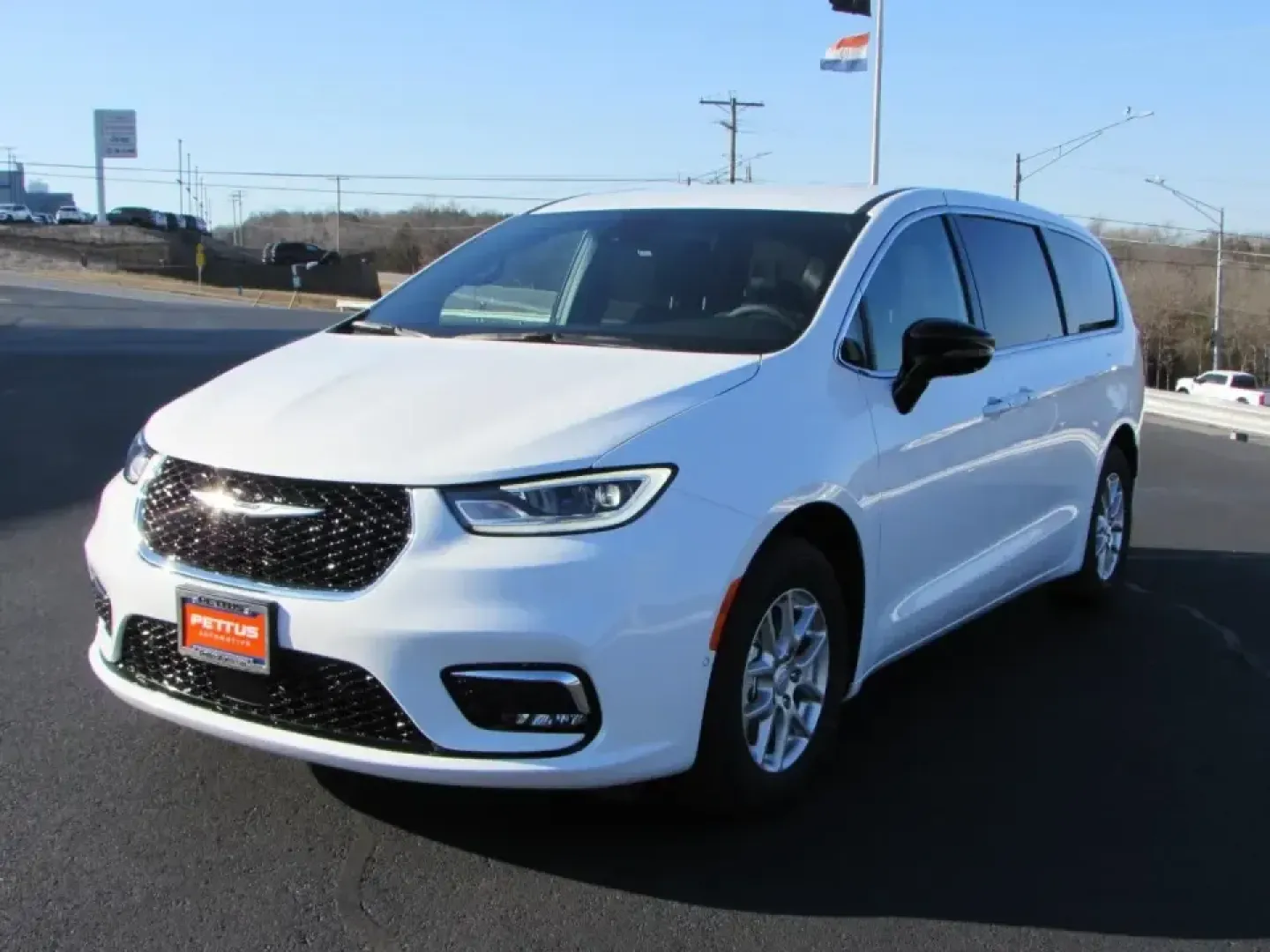 2026 /Black Chrysler Pacifica Select (2C4RC1BG0TR) with an 3.6L V6 DOHC 24V engine, Automatic transmission, located at 12830 Highway 21, De Soto, MO, 63020, (636) 337-7777, 38.153099, -90.573624 - Are you ready to elevate your family's adventures with a vehicle that combines style, comfort, and practicality? Look no further than this stunning 2026 Chrysler Pacifica, available now at Pettus CDJR DeSoto. With just 5 miles on the odometer, this like-new minivan is perfect for growing families, w - Photo#2