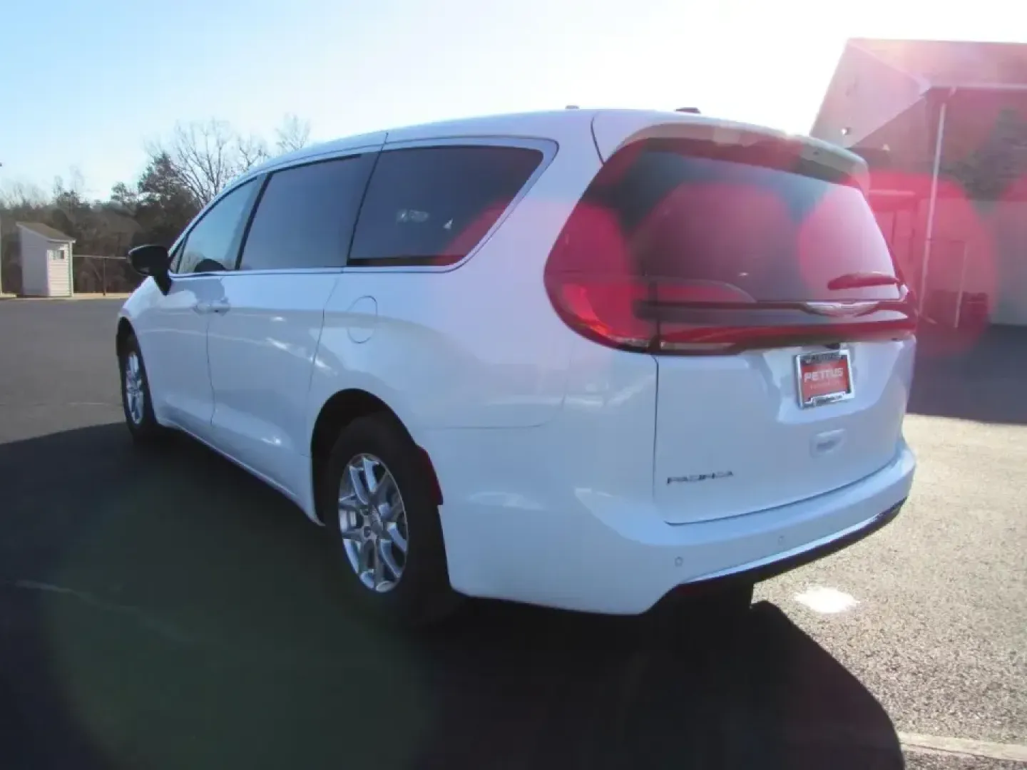 2026 /Black Chrysler Pacifica Select (2C4RC1BG0TR) with an 3.6L V6 DOHC 24V engine, Automatic transmission, located at 12830 Highway 21, De Soto, MO, 63020, (636) 337-7777, 38.153099, -90.573624 - Are you ready to elevate your family's adventures with a vehicle that combines style, comfort, and practicality? Look no further than this stunning 2026 Chrysler Pacifica, available now at Pettus CDJR DeSoto. With just 5 miles on the odometer, this like-new minivan is perfect for growing families, w - Photo#4