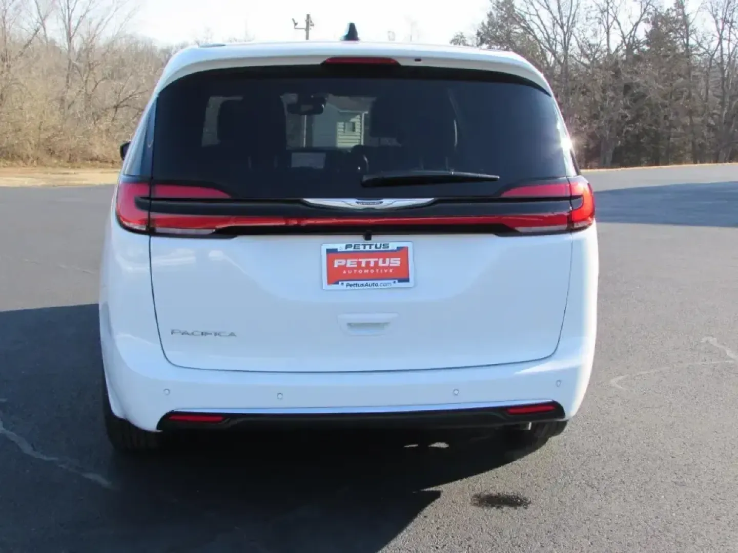 2026 /Black Chrysler Pacifica Select (2C4RC1BG0TR) with an 3.6L V6 DOHC 24V engine, Automatic transmission, located at 12830 Highway 21, De Soto, MO, 63020, (636) 337-7777, 38.153099, -90.573624 - Are you ready to elevate your family's adventures with a vehicle that combines style, comfort, and practicality? Look no further than this stunning 2026 Chrysler Pacifica, available now at Pettus CDJR DeSoto. With just 5 miles on the odometer, this like-new minivan is perfect for growing families, w - Photo#5