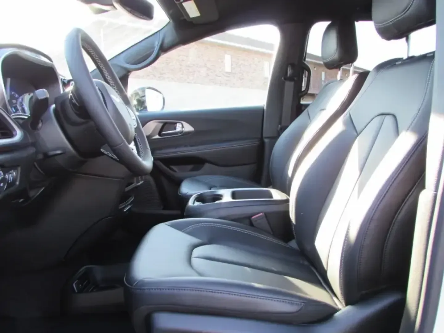 2026 /Black Chrysler Pacifica Select (2C4RC1BG0TR) with an 3.6L V6 DOHC 24V engine, Automatic transmission, located at 12830 Highway 21, De Soto, MO, 63020, (636) 337-7777, 38.153099, -90.573624 - Are you ready to elevate your family's adventures with a vehicle that combines style, comfort, and practicality? Look no further than this stunning 2026 Chrysler Pacifica, available now at Pettus CDJR DeSoto. With just 5 miles on the odometer, this like-new minivan is perfect for growing families, w - Photo#11