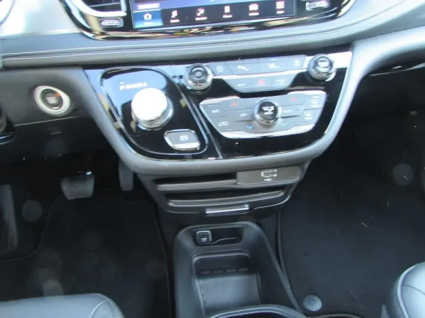 2026 /Black Chrysler Pacifica Select (2C4RC1BG0TR) with an 3.6L V6 DOHC 24V engine, Automatic transmission, located at 12830 Highway 21, De Soto, MO, 63020, (636) 337-7777, 38.153099, -90.573624 - Are you ready to elevate your family's adventures with a vehicle that combines style, comfort, and practicality? Look no further than this stunning 2026 Chrysler Pacifica, available now at Pettus CDJR DeSoto. With just 5 miles on the odometer, this like-new minivan is perfect for growing families, w - Photo#20