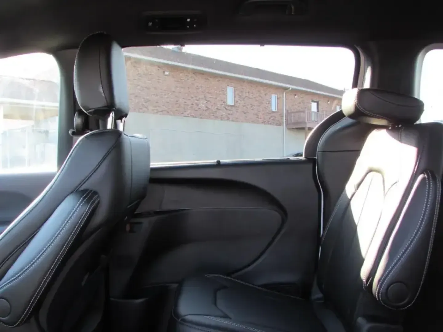 2026 /Black Chrysler Pacifica Select (2C4RC1BG0TR) with an 3.6L V6 DOHC 24V engine, Automatic transmission, located at 12830 Highway 21, De Soto, MO, 63020, (636) 337-7777, 38.153099, -90.573624 - Are you ready to elevate your family's adventures with a vehicle that combines style, comfort, and practicality? Look no further than this stunning 2026 Chrysler Pacifica, available now at Pettus CDJR DeSoto. With just 5 miles on the odometer, this like-new minivan is perfect for growing families, w - Photo#23