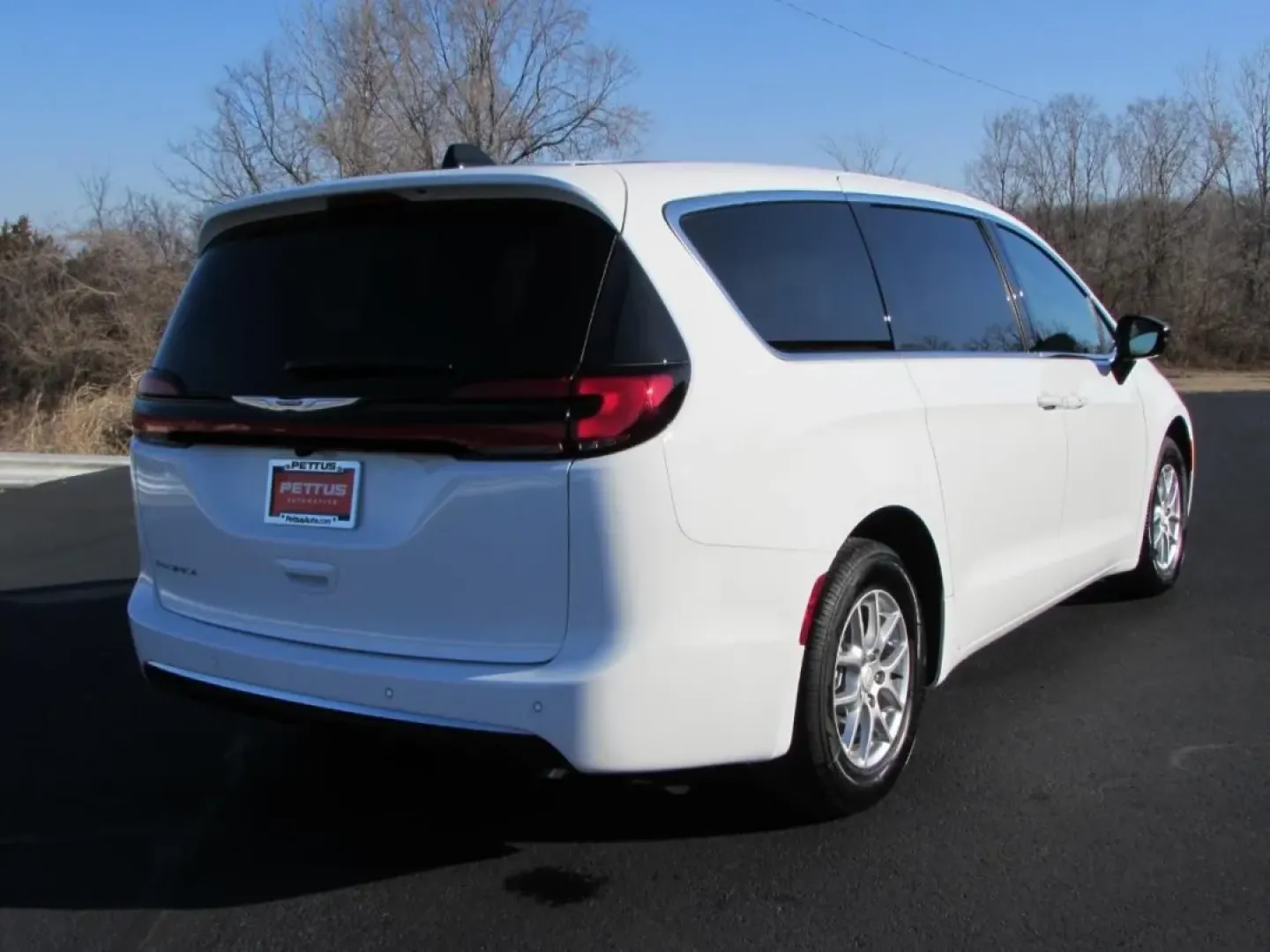 2026 /Black Chrysler Pacifica Select (2C4RC1BG0TR) with an 3.6L V6 DOHC 24V engine, Automatic transmission, located at 12830 Highway 21, De Soto, MO, 63020, (636) 337-7777, 38.153099, -90.573624 - Are you ready to elevate your family's adventures with a vehicle that combines style, comfort, and practicality? Look no further than this stunning 2026 Chrysler Pacifica, available now at Pettus CDJR DeSoto. With just 5 miles on the odometer, this like-new minivan is perfect for growing families, w - Photo#6