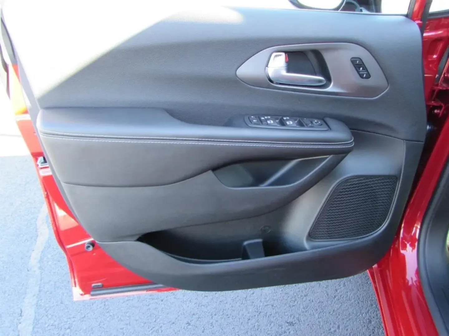 2026 /Black Chrysler Pacifica Select (2C4RC1BG4TR) with an 3.6L V6 DOHC 24V engine, Automatic transmission, located at 12830 Highway 21, De Soto, MO, 63020, (636) 337-7777, 38.153099, -90.573624 - **Experience Family Adventures with the 2026 Chrysler Pacifica at Pettus CDJR DeSoto!**<br /> <br /> Are you searching for the perfect vehicle to elevate your family's adventures? Look no further than the stunning 2026 Chrysler Pacifica available now at Pettus CDJR DeSoto! This exceptional minivan c - Photo#10