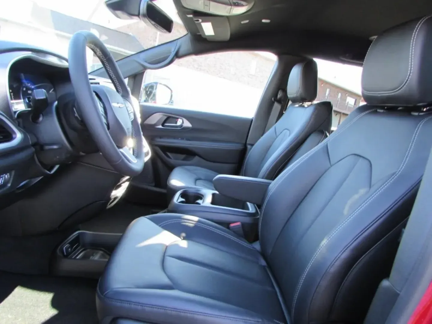 2026 /Black Chrysler Pacifica Select (2C4RC1BG4TR) with an 3.6L V6 DOHC 24V engine, Automatic transmission, located at 12830 Highway 21, De Soto, MO, 63020, (636) 337-7777, 38.153099, -90.573624 - **Experience Family Adventures with the 2026 Chrysler Pacifica at Pettus CDJR DeSoto!**<br /> <br /> Are you searching for the perfect vehicle to elevate your family's adventures? Look no further than the stunning 2026 Chrysler Pacifica available now at Pettus CDJR DeSoto! This exceptional minivan c - Photo#11