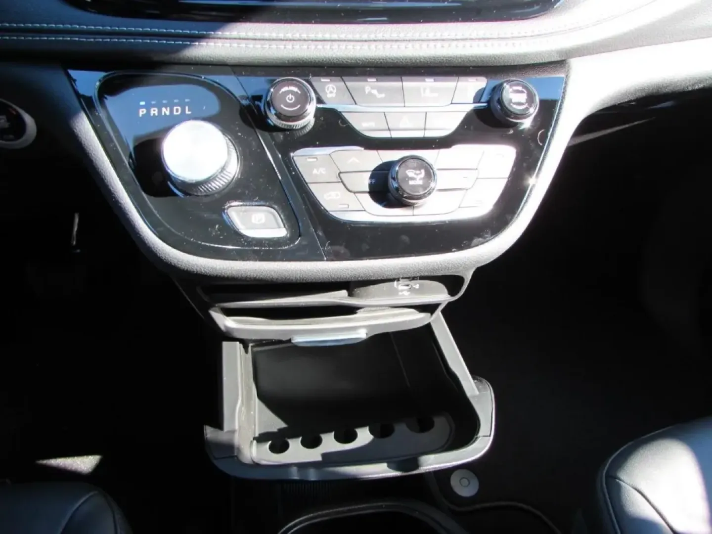 2026 /Black Chrysler Pacifica Select (2C4RC1BG4TR) with an 3.6L V6 DOHC 24V engine, Automatic transmission, located at 12830 Highway 21, De Soto, MO, 63020, (636) 337-7777, 38.153099, -90.573624 - **Experience Family Adventures with the 2026 Chrysler Pacifica at Pettus CDJR DeSoto!**<br /> <br /> Are you searching for the perfect vehicle to elevate your family's adventures? Look no further than the stunning 2026 Chrysler Pacifica available now at Pettus CDJR DeSoto! This exceptional minivan c - Photo#19