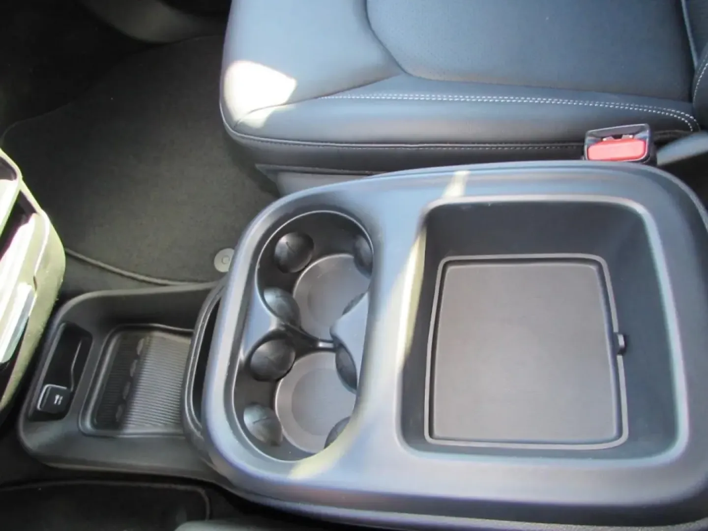 2026 /Black Chrysler Pacifica Select (2C4RC1BG4TR) with an 3.6L V6 DOHC 24V engine, Automatic transmission, located at 12830 Highway 21, De Soto, MO, 63020, (636) 337-7777, 38.153099, -90.573624 - **Experience Family Adventures with the 2026 Chrysler Pacifica at Pettus CDJR DeSoto!**<br /> <br /> Are you searching for the perfect vehicle to elevate your family's adventures? Look no further than the stunning 2026 Chrysler Pacifica available now at Pettus CDJR DeSoto! This exceptional minivan c - Photo#20