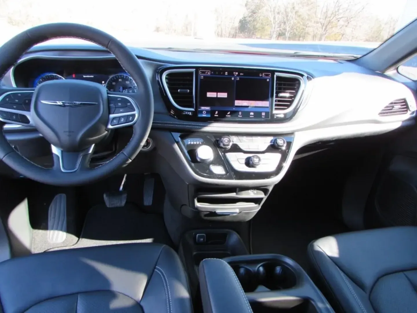 2026 /Black Chrysler Pacifica Select (2C4RC1BG4TR) with an 3.6L V6 DOHC 24V engine, Automatic transmission, located at 12830 Highway 21, De Soto, MO, 63020, (636) 337-7777, 38.153099, -90.573624 - **Experience Family Adventures with the 2026 Chrysler Pacifica at Pettus CDJR DeSoto!**<br /> <br /> Are you searching for the perfect vehicle to elevate your family's adventures? Look no further than the stunning 2026 Chrysler Pacifica available now at Pettus CDJR DeSoto! This exceptional minivan c - Photo#21