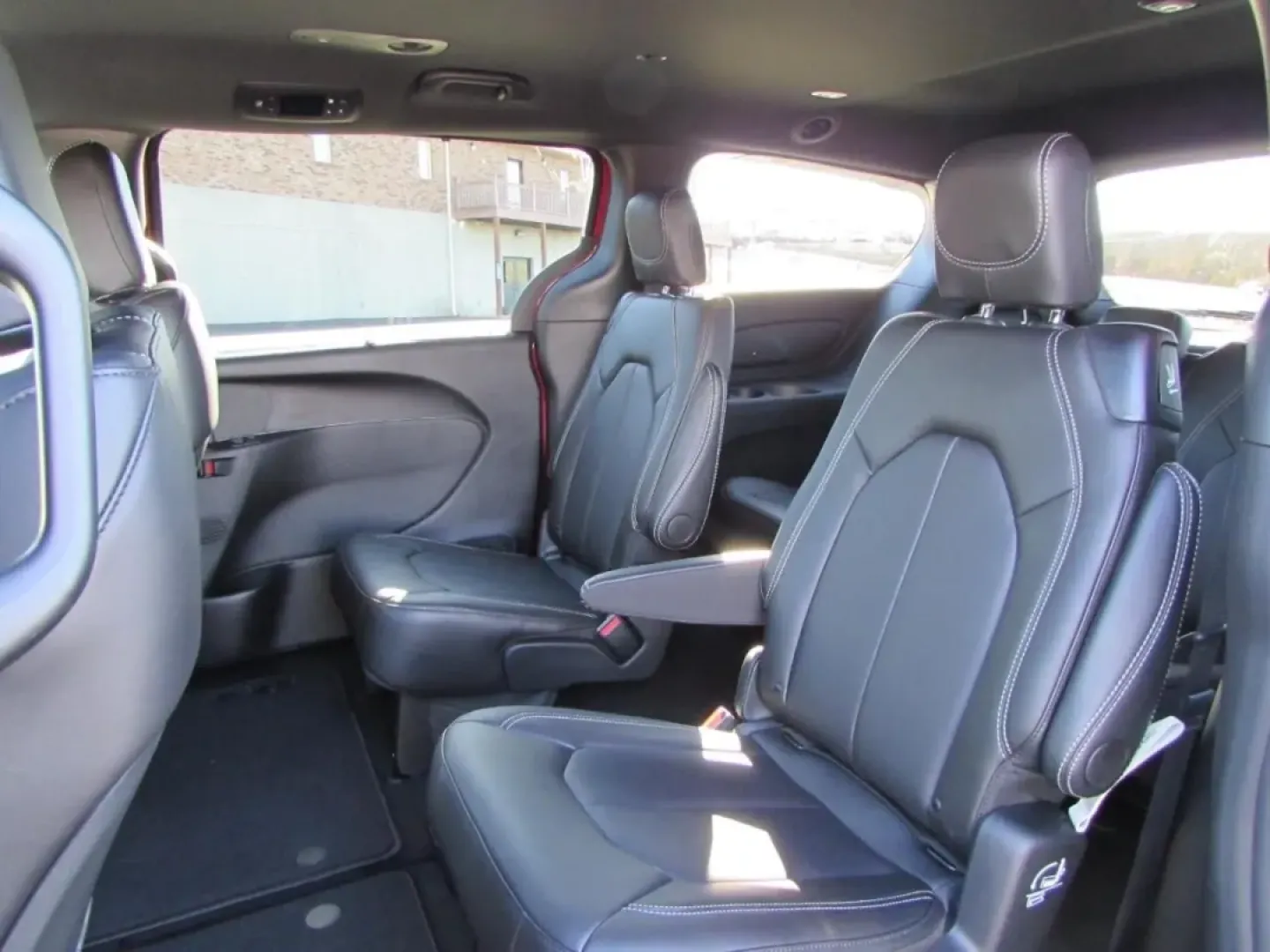 2026 /Black Chrysler Pacifica Select (2C4RC1BG4TR) with an 3.6L V6 DOHC 24V engine, Automatic transmission, located at 12830 Highway 21, De Soto, MO, 63020, (636) 337-7777, 38.153099, -90.573624 - **Experience Family Adventures with the 2026 Chrysler Pacifica at Pettus CDJR DeSoto!**<br /> <br /> Are you searching for the perfect vehicle to elevate your family's adventures? Look no further than the stunning 2026 Chrysler Pacifica available now at Pettus CDJR DeSoto! This exceptional minivan c - Photo#23