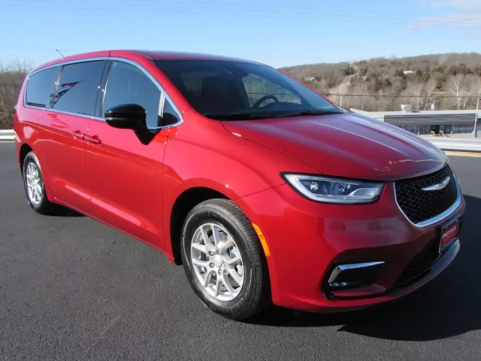 photo of 2026 Chrysler Pacifica Select