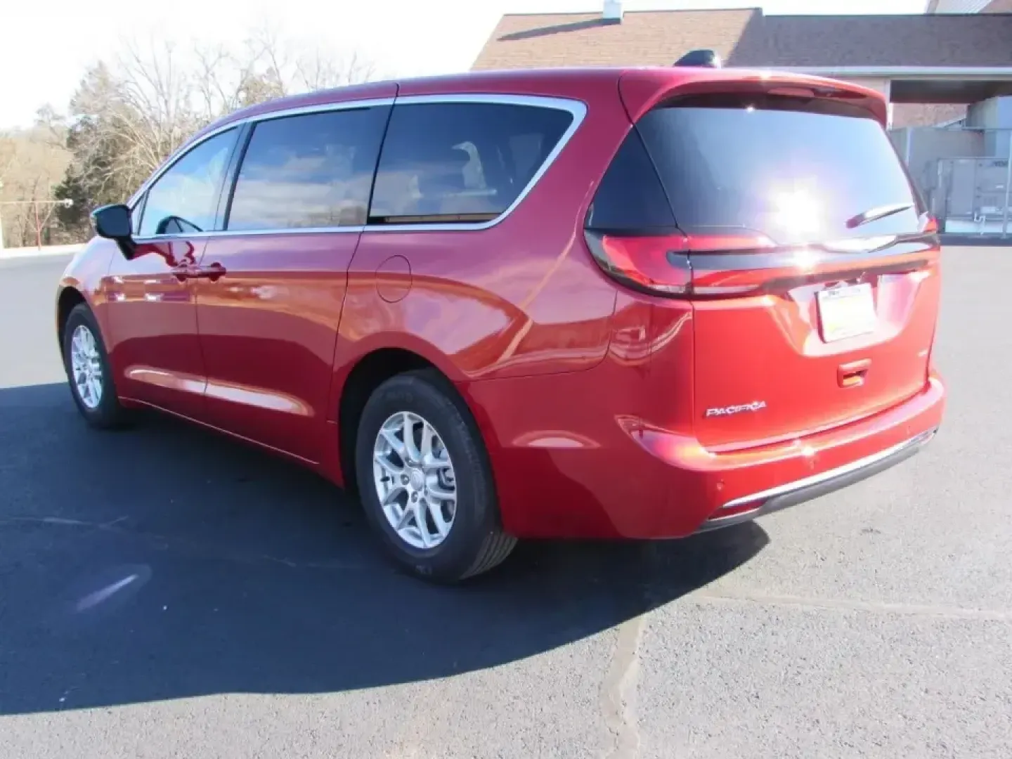 2026 /Black Chrysler Pacifica Select (2C4RC1BG4TR) with an 3.6L V6 DOHC 24V engine, Automatic transmission, located at 12830 Highway 21, De Soto, MO, 63020, (636) 337-7777, 38.153099, -90.573624 - **Experience Family Adventures with the 2026 Chrysler Pacifica at Pettus CDJR DeSoto!**<br /> <br /> Are you searching for the perfect vehicle to elevate your family's adventures? Look no further than the stunning 2026 Chrysler Pacifica available now at Pettus CDJR DeSoto! This exceptional minivan c - Photo#4