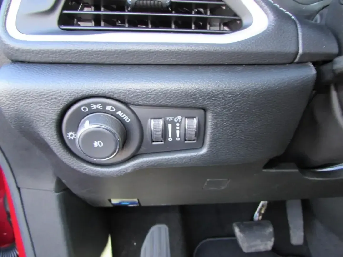 2026 /Black Chrysler Pacifica Select (2C4RC1BG4TR) with an 3.6L V6 DOHC 24V engine, Automatic transmission, located at 12830 Highway 21, De Soto, MO, 63020, (636) 337-7777, 38.153099, -90.573624 - **Experience Family Adventures with the 2026 Chrysler Pacifica at Pettus CDJR DeSoto!**<br /> <br /> Are you searching for the perfect vehicle to elevate your family's adventures? Look no further than the stunning 2026 Chrysler Pacifica available now at Pettus CDJR DeSoto! This exceptional minivan c - Photo#12