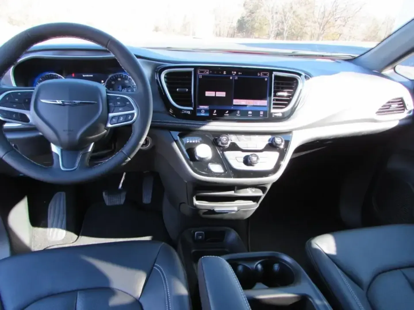 2026 /Black Chrysler Pacifica Select (2C4RC1BG4TR) with an 3.6L V6 DOHC 24V engine, Automatic transmission, located at 12830 Highway 21, De Soto, MO, 63020, (636) 337-7777, 38.153099, -90.573624 - **Experience Family Adventures with the 2026 Chrysler Pacifica at Pettus CDJR DeSoto!**<br /> <br /> Are you searching for the perfect vehicle to elevate your family's adventures? Look no further than the stunning 2026 Chrysler Pacifica available now at Pettus CDJR DeSoto! This exceptional minivan c - Photo#21