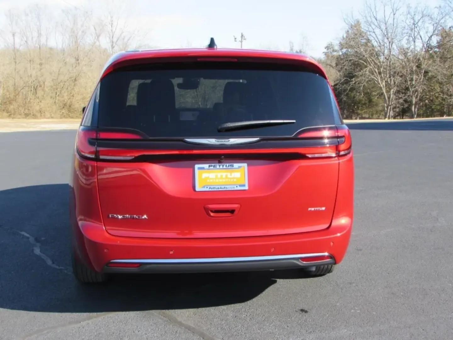 2026 /Black Chrysler Pacifica Select (2C4RC1BG4TR) with an 3.6L V6 DOHC 24V engine, Automatic transmission, located at 12830 Highway 21, De Soto, MO, 63020, (636) 337-7777, 38.153099, -90.573624 - **Experience Family Adventures with the 2026 Chrysler Pacifica at Pettus CDJR DeSoto!**<br /> <br /> Are you searching for the perfect vehicle to elevate your family's adventures? Look no further than the stunning 2026 Chrysler Pacifica available now at Pettus CDJR DeSoto! This exceptional minivan c - Photo#5