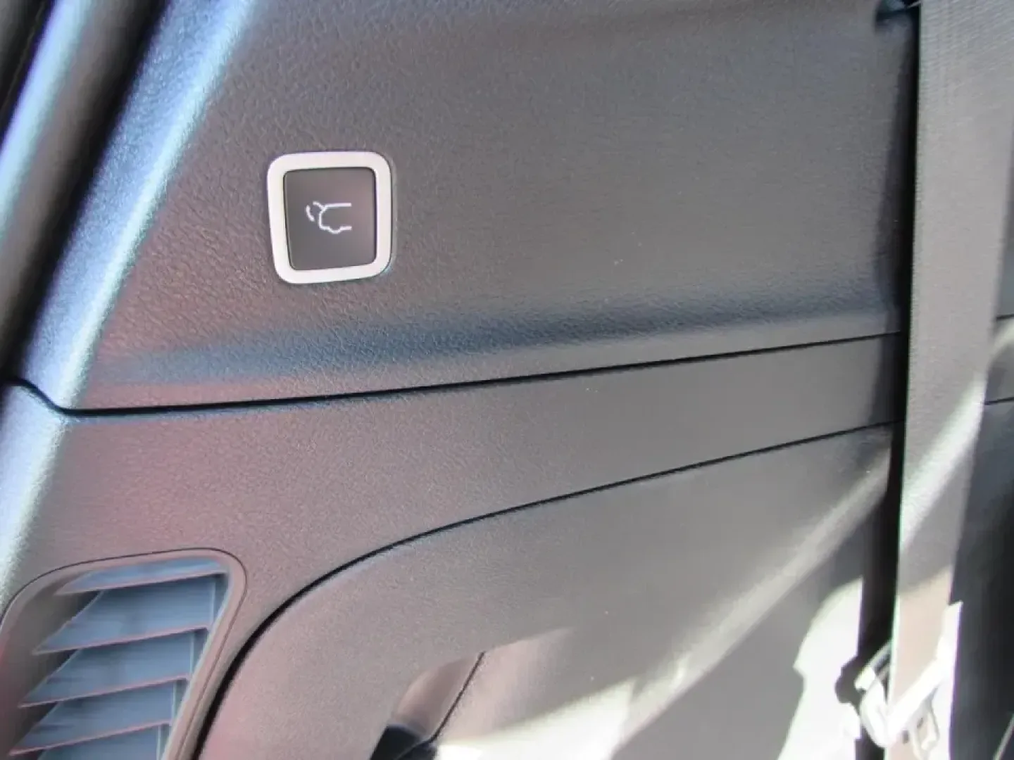 2026 /Black Chrysler Pacifica Select (2C4RC1BG4TR) with an 3.6L V6 DOHC 24V engine, Automatic transmission, located at 12830 Highway 21, De Soto, MO, 63020, (636) 337-7777, 38.153099, -90.573624 - **Experience Family Adventures with the 2026 Chrysler Pacifica at Pettus CDJR DeSoto!**<br /> <br /> Are you searching for the perfect vehicle to elevate your family's adventures? Look no further than the stunning 2026 Chrysler Pacifica available now at Pettus CDJR DeSoto! This exceptional minivan c - Photo#28