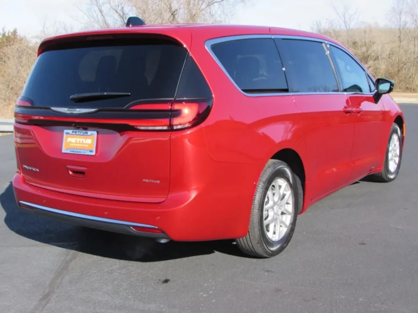 2026 /Black Chrysler Pacifica Select (2C4RC1BG4TR) with an 3.6L V6 DOHC 24V engine, Automatic transmission, located at 12830 Highway 21, De Soto, MO, 63020, (636) 337-7777, 38.153099, -90.573624 - **Experience Family Adventures with the 2026 Chrysler Pacifica at Pettus CDJR DeSoto!**<br /> <br /> Are you searching for the perfect vehicle to elevate your family's adventures? Look no further than the stunning 2026 Chrysler Pacifica available now at Pettus CDJR DeSoto! This exceptional minivan c - Photo#6