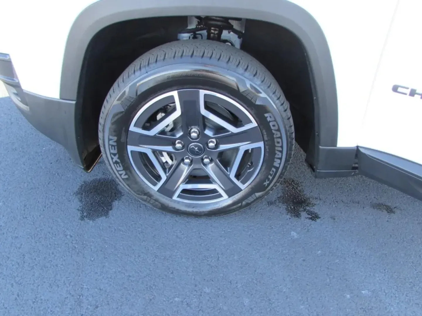 2026 /Global Black Jeep Cherokee Laredo (3C4PJMB22TT) with an 1.6L L4 DOHC 16V HYBRID engine, located at 12830 Highway 21, De Soto, MO, 63020, (636) 337-7777, 38.153099, -90.573624 - **Adventure Awaits with the 2026 Jeep Cherokee Limited! Discover Your Next Journey Today!**<br /> <br /> Are you ready to elevate your lifestyle with a vehicle that combines rugged capability and modern comfort? Whether you're planning weekend getaways, running errands around De Soto, or tackling yo - Photo#9