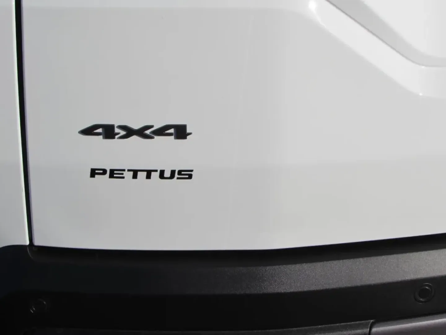 2026 /Global Black Jeep Cherokee Laredo (3C4PJMB22TT) with an 1.6L L4 DOHC 16V HYBRID engine, located at 12830 Highway 21, De Soto, MO, 63020, (636) 337-7777, 38.153099, -90.573624 - **Adventure Awaits with the 2026 Jeep Cherokee Limited! Discover Your Next Journey Today!**<br /> <br /> Are you ready to elevate your lifestyle with a vehicle that combines rugged capability and modern comfort? Whether you're planning weekend getaways, running errands around De Soto, or tackling yo - Photo#10